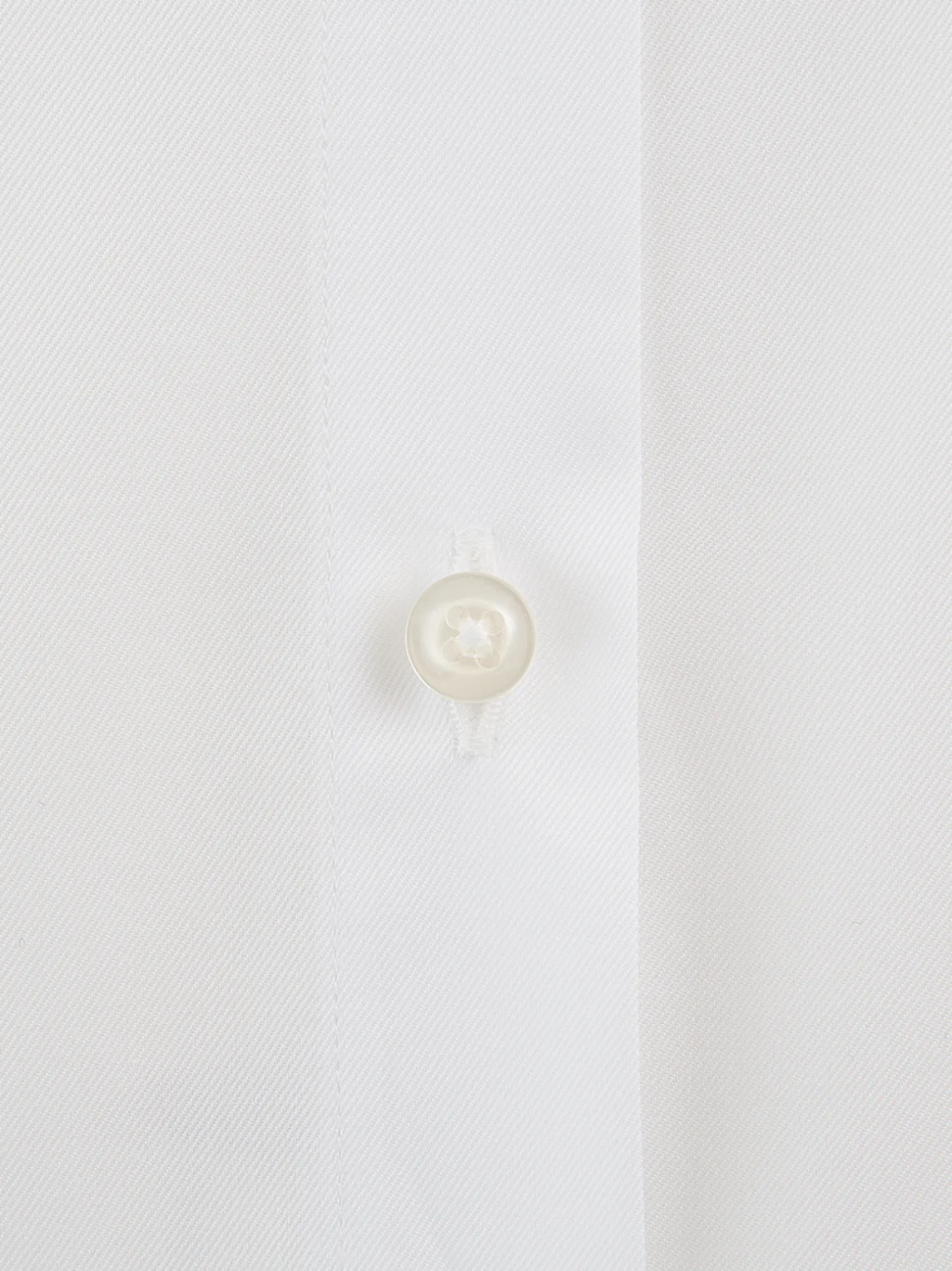 chemisier_cintr_thyna_en_pure_coton_easy_care_non_iron_uni_et_dcollet_profond_4.webp Femme Bruce Field Chemisier cintré Thyna en pure coton Easy care Non Iron uni et décolleté profond