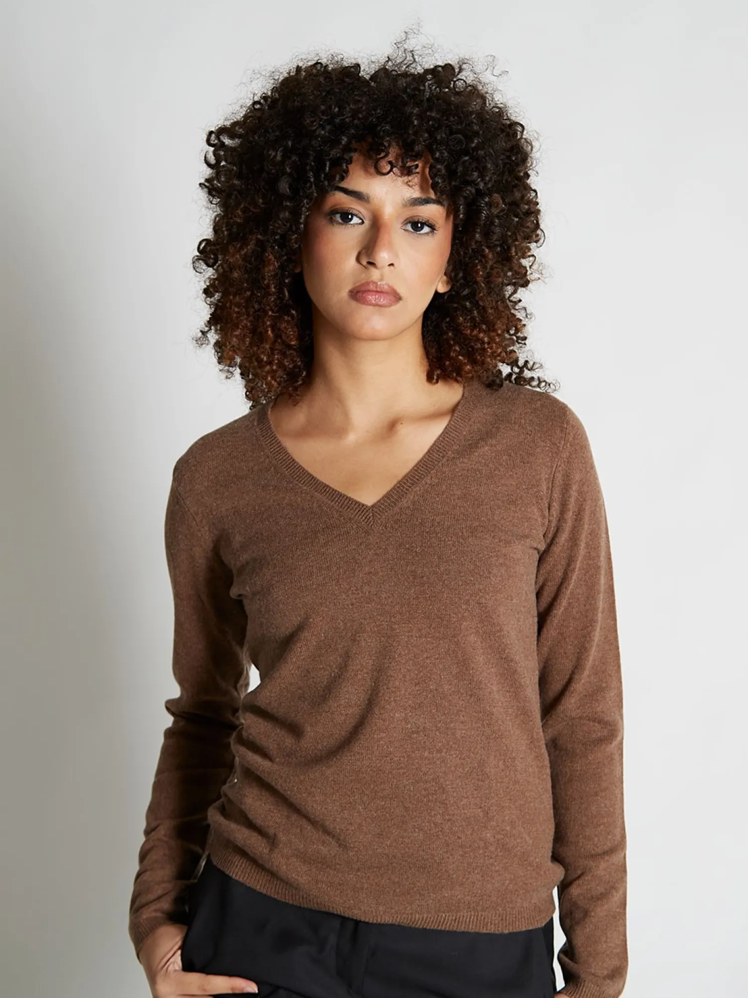 Femme Bruce Field Pull fermme col V en laine et cachemire jauge 12 Maeva