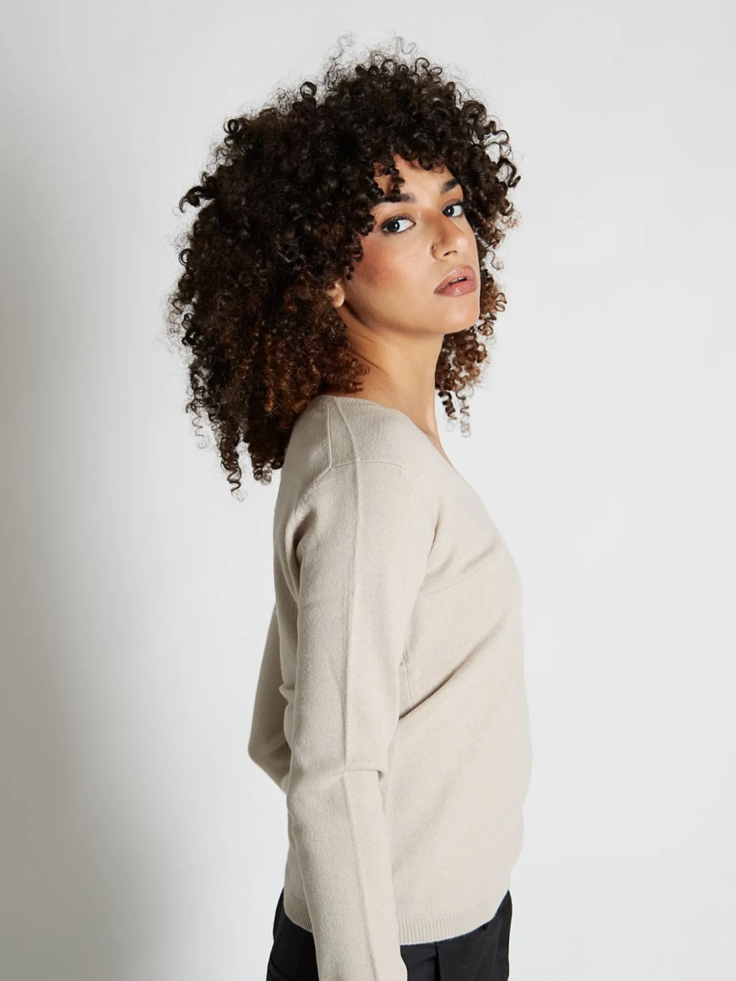 Femme Bruce Field Pull fermme col V en laine et cachemire jauge 12 Maeva