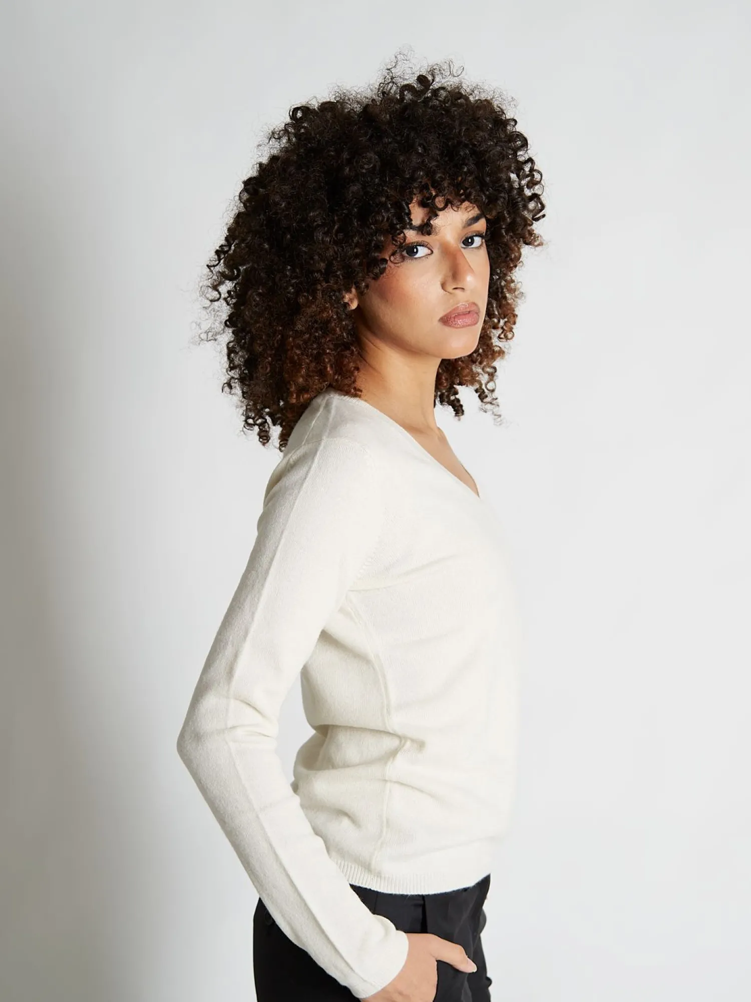 Femme Bruce Field Pull fermme col V en laine et cachemire jauge 12 Maeva