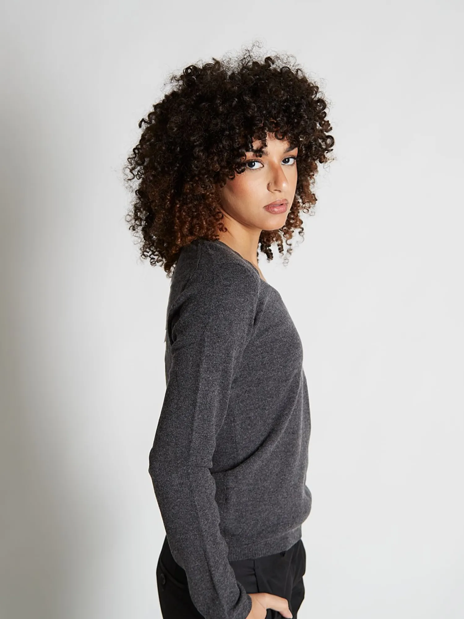 Femme Bruce Field Pull fermme col V en laine et cachemire jauge 12 Maeva